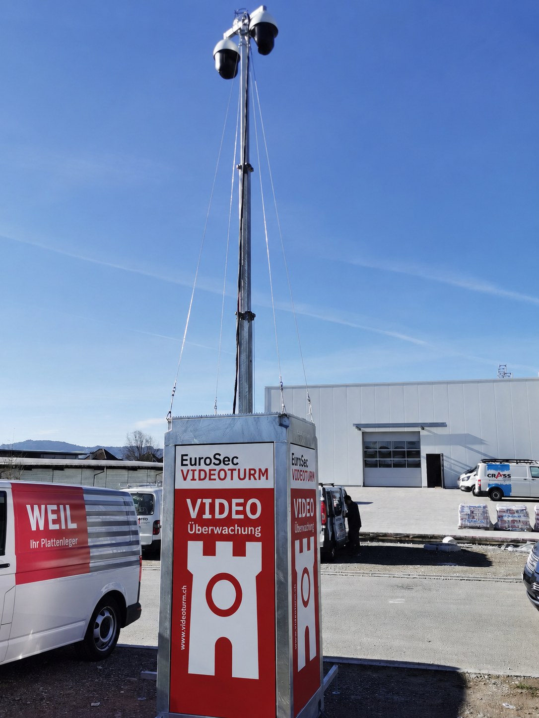 EuroSec Videoturm mit vollständig ausgefahrenem Kameramast